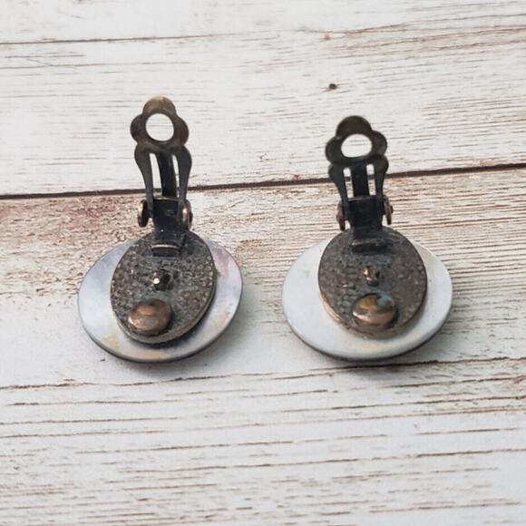 Vintage Clip On Earrings - Mother of Pearl? with Gold Tone Sand Dollar 0.75" - Picture 9 of 11